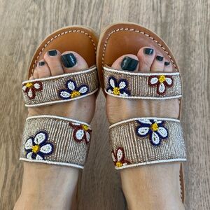 Free People NEW laidback london Slip In hand beaded white flower flat Sandal ❤️🌈